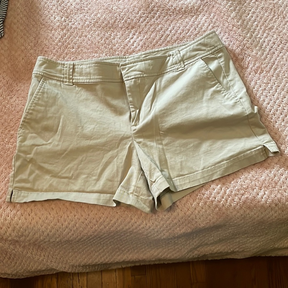 New York & Company beige shorts